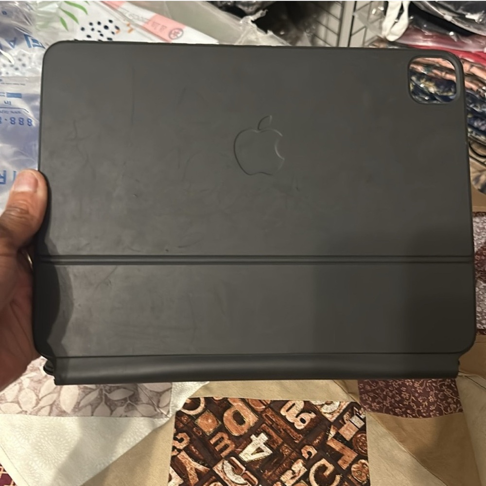 Apple Black Keyboard Case for Tablets - Picture 3 of 9